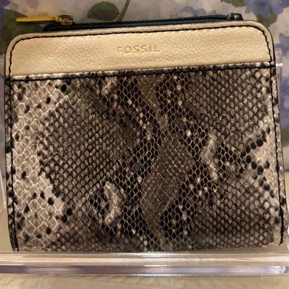 Fossil Snakeskin Patterned Wallet - Cream and Brown EUC - Picture 5 of 7